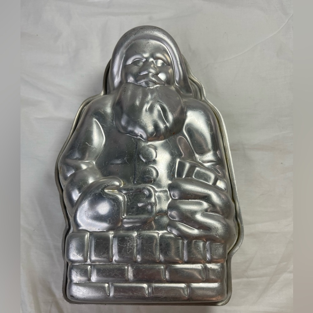 Vintage Nordic Ware Aluminum Santa Claus In Chimney Cake Mold Old World